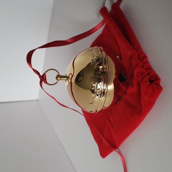 Wallace Goldplated 2002 Sleighbell EUC with velvet bag no box - Picture 2 of 3